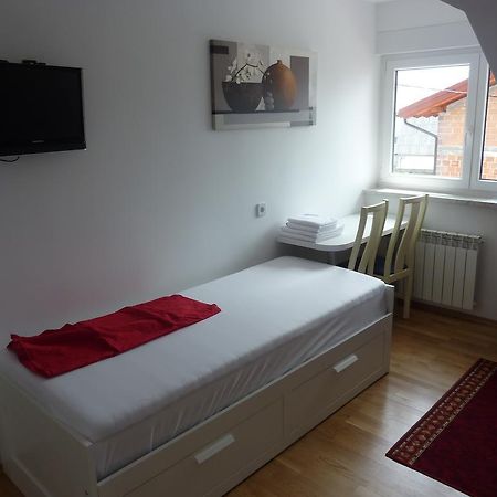 Rooms & Apartment Mira G. Postojna Εξωτερικό φωτογραφία